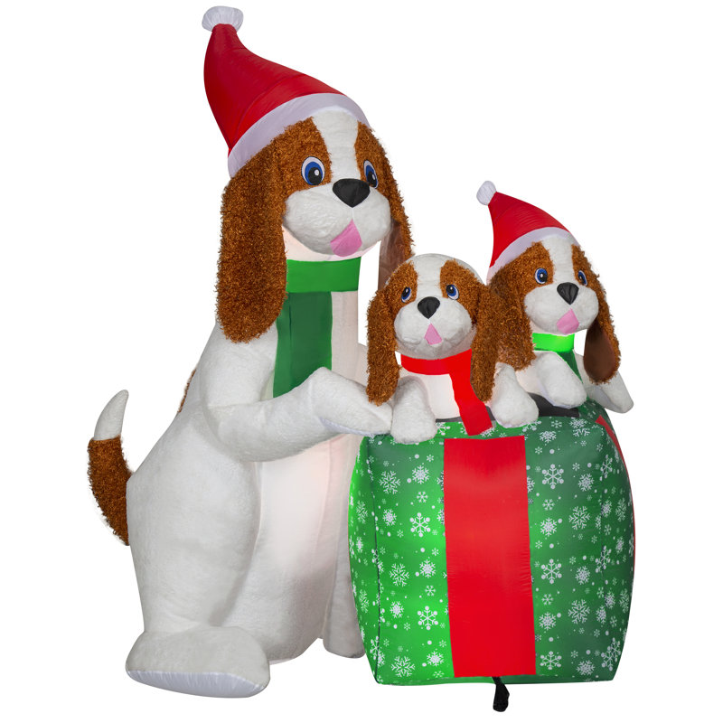 Scène familiale de Noël avec chien gonflable