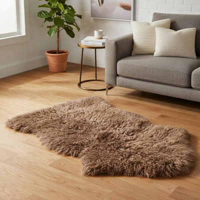 Plaid en peau de mouton véritable de qualité supérieure – Douce et moelleuse, une seule peau (60 x 90 cm) – Idéal pour la chambre ou le salon – Fabriqué en Argentine (Beige bouclé)