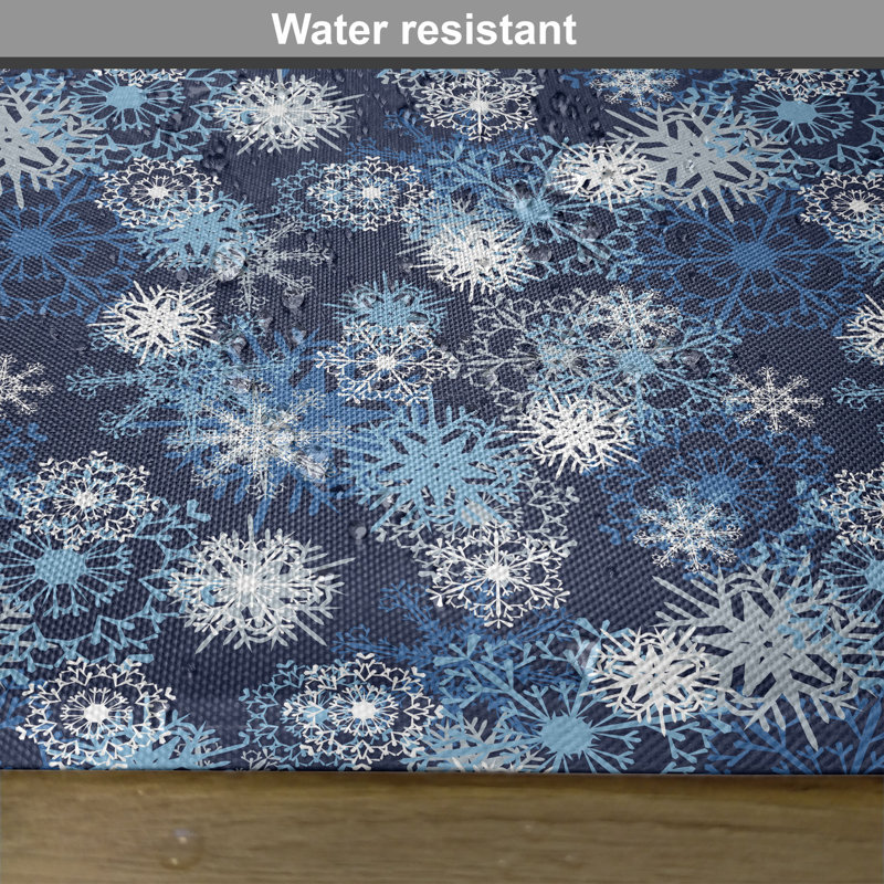 Ensemble de 8 napperons décoratifs East Urban Home Winter