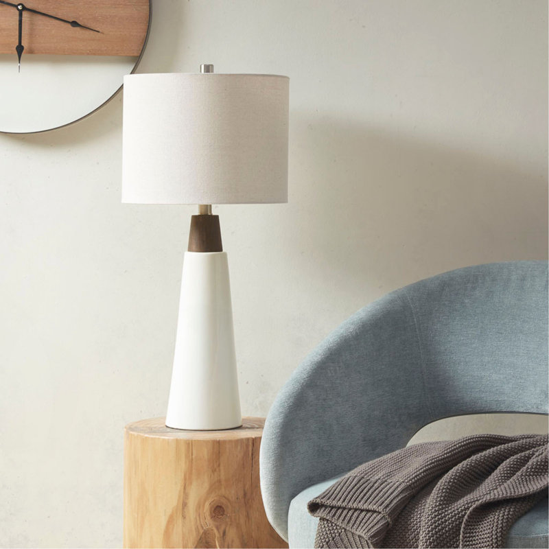 Lampe de table triangulaire en céramique et bois