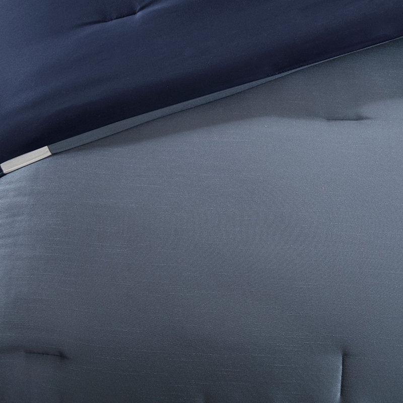 d'édredon en polyester hypoallergénique bleu marine, style hôtel moderne
