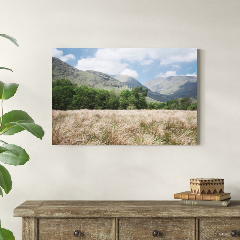 «Scottish Highlands III» par Laura Marshall - photographie sur toile tendue, H 24 po x l 36 po