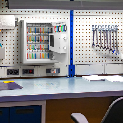 Armoire à clés avec clavier numérique 48 clés - fabrication en acier spacieuse pour la maison, le bureau et plus avec de l'acier robuste et un rangement sécurisé