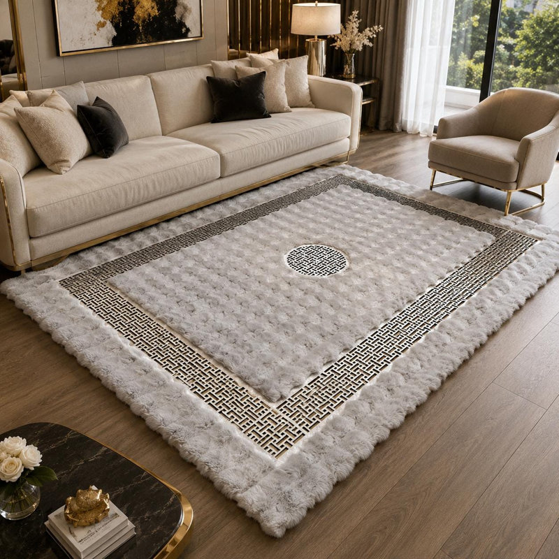Tapis luxueux beige moelleux, bordure ornementale argentée, tapis en fausse fourrure douce, décoration intérieure élégante