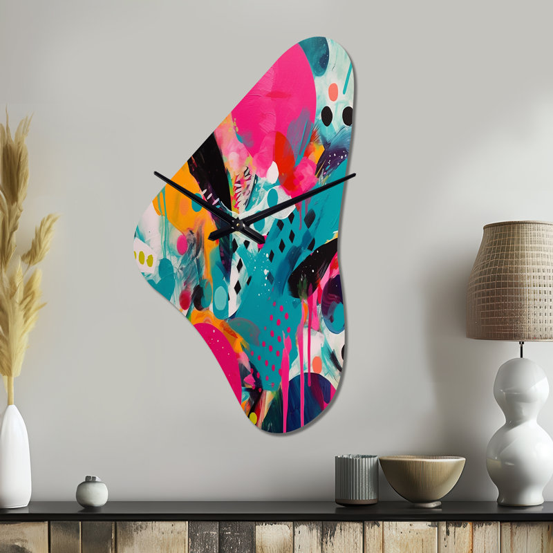 Rose et turquoise abstrait Enigma I - horloges murales asymétriques abstraites en métal, impression d'horloge murale de forme unique rose