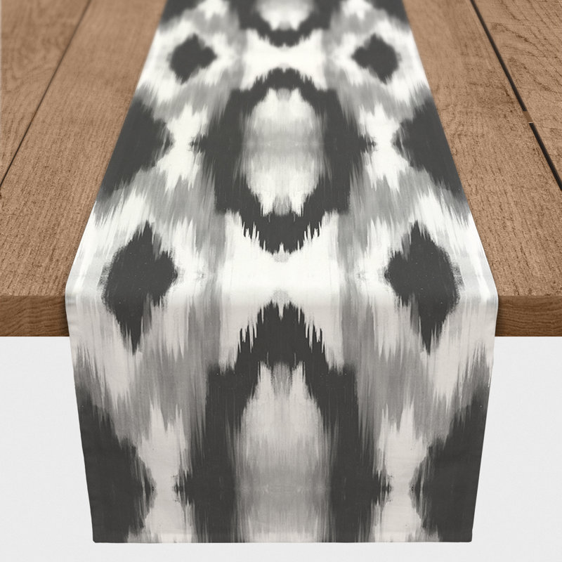 Chemin de table Westrick, 90 po x 16 po, Madeley Shibori ciel, Gris foncé