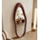 Miroir pleine longueur 63 po x 24 po, miroir ondulé irrégulier, miroir de plancher arqué, miroir mural suspendu ou appuyé contre le mur pour la chambre à coucher, miroir en bois enveloppé de flanelle