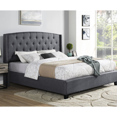 Lit tapissier contemporain en tissu gris avec capitonnage à boutons et garniture cloutée exquise