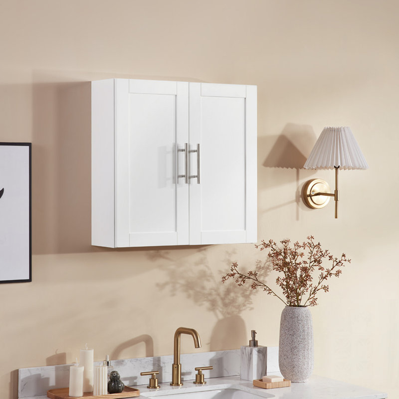 Armoire murale en bois avec tablettes réglables et panneau décoratif en lambris pour des solutions de rangement élégantes