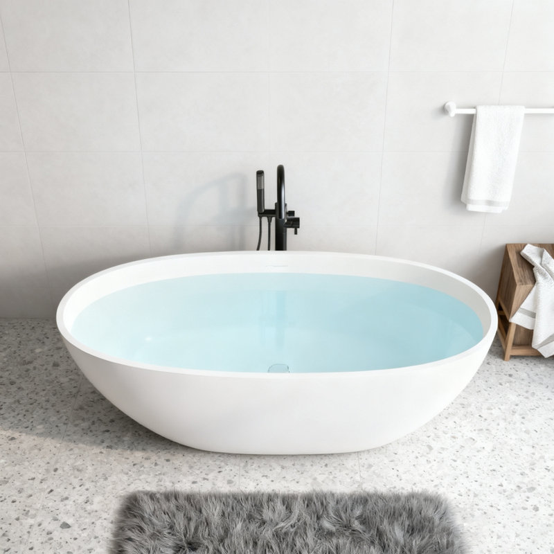 Baignoire de trempage à surface solide avec bord épais, conception autoportante et bonde escamotable pour une expérience de bain luxueuse