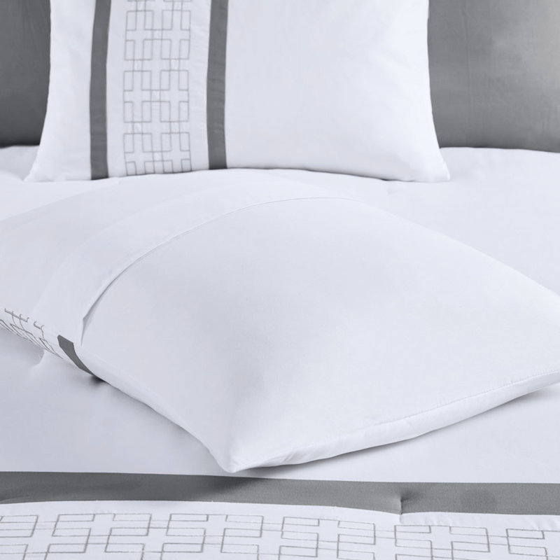 Literie 8 pièces pour très grand lit - Élégants détails brodés blancs et gris pour la chambre à coucher, White