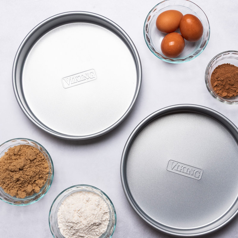 Viking Aluminized Steel Nonstick 9-Inch Round Cake Pan