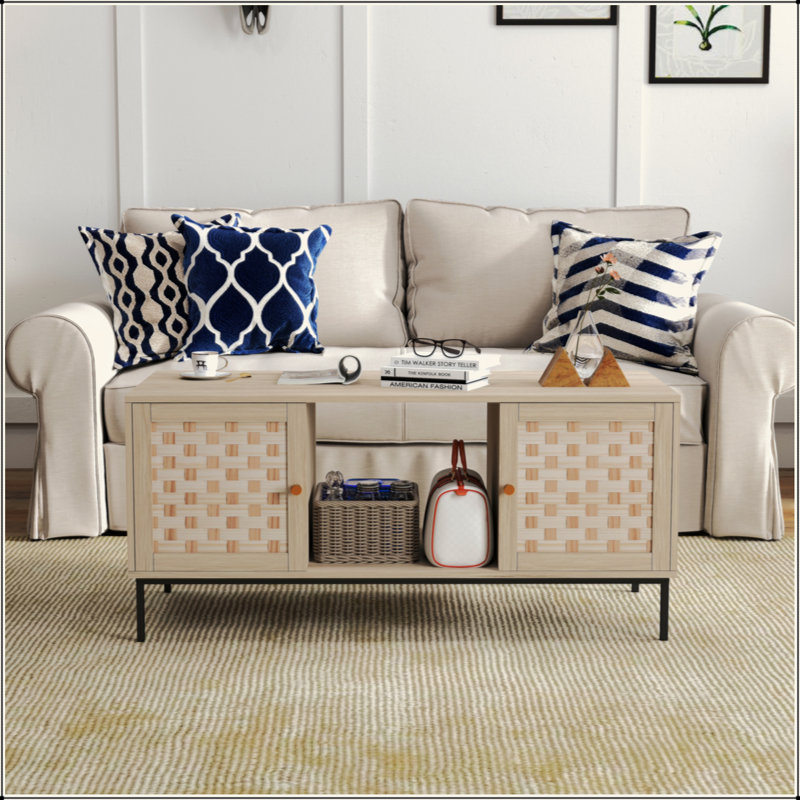 Table basse en bois avec 4 pieds