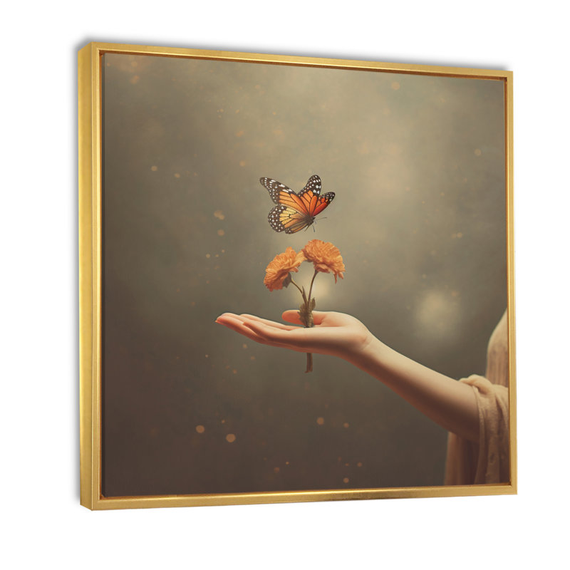 «Blossoming Butterfly Blessing» sur toile, Cadre flottant doré, H 24 po x l 24 po x P 1 po