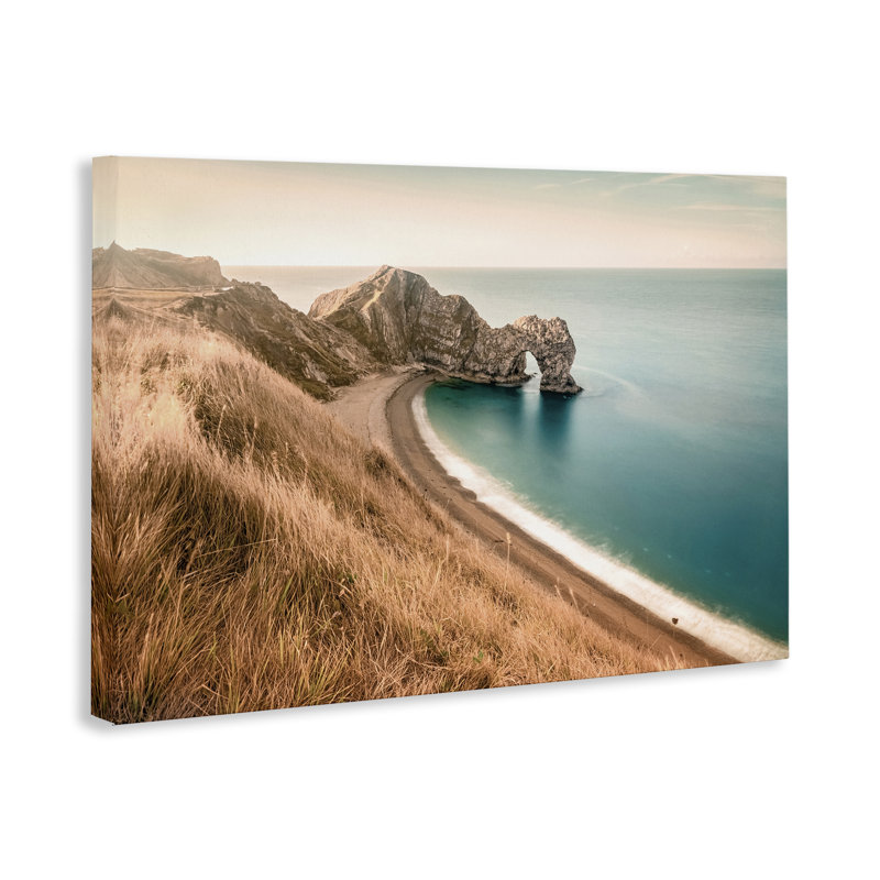 «Beach with Arched Cove», art mural sur toile par Nataly White, H 24 po x l 36 po