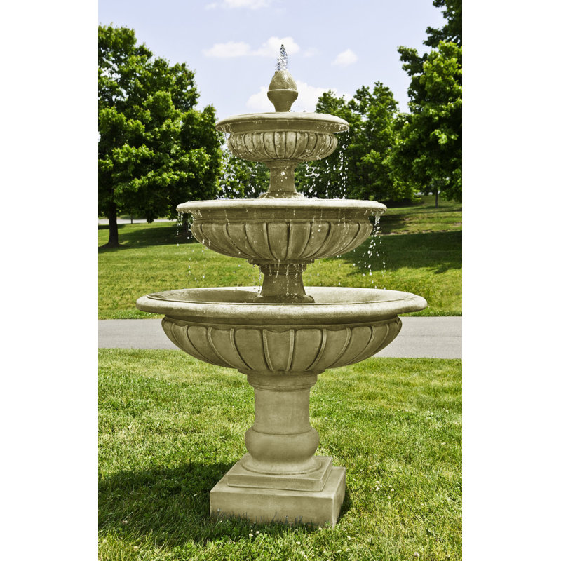 Fontaine à 3 niveaux en béton longvue, Mousse anglaise