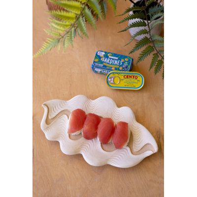  Set of Two Ceramic Serving Platters Clam Design Decorative Serveware for Tabletop Decor White Glazed Unfinished Finish