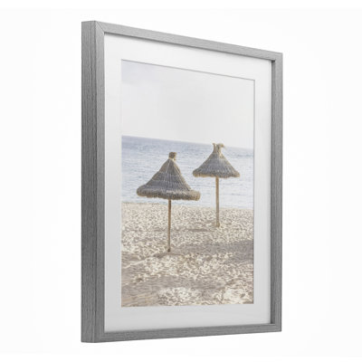 «Straw Umbrellas on Beach», reproduction sous verre encadrée, design par Sissi et Seb