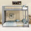 Lit superposé simple au dessus d'un lit double en bois avec tablettes et éclairage DEL-436913891