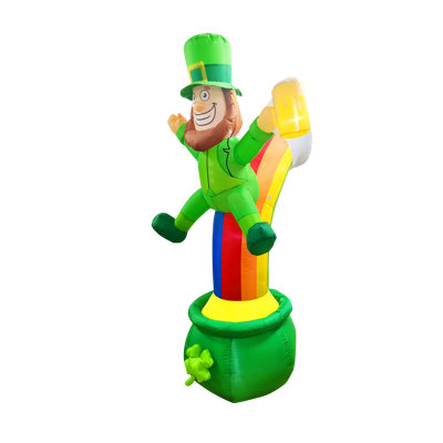 Leprechaun sur l'arche arc-en-ciel