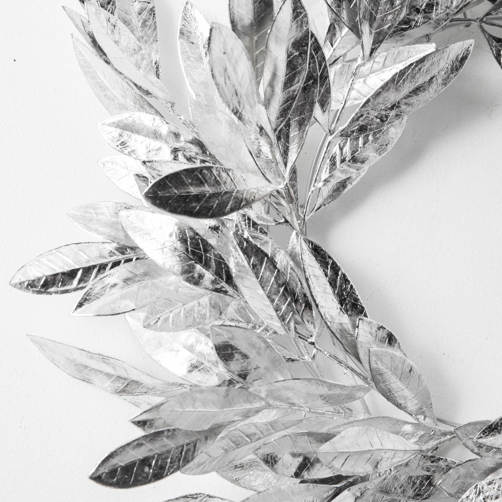 24'' Handcrafted Polyethylene Plastic Wreath