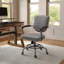 Chaise de bureau rétro en tissu gris avec accoudoirs rembourrés