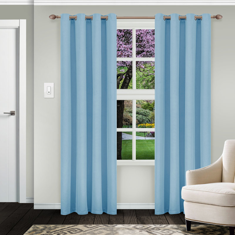 Paire de rideaux obscurcissant avec œillets Millendon, L 52 po x L 84 po, Bleu pâle