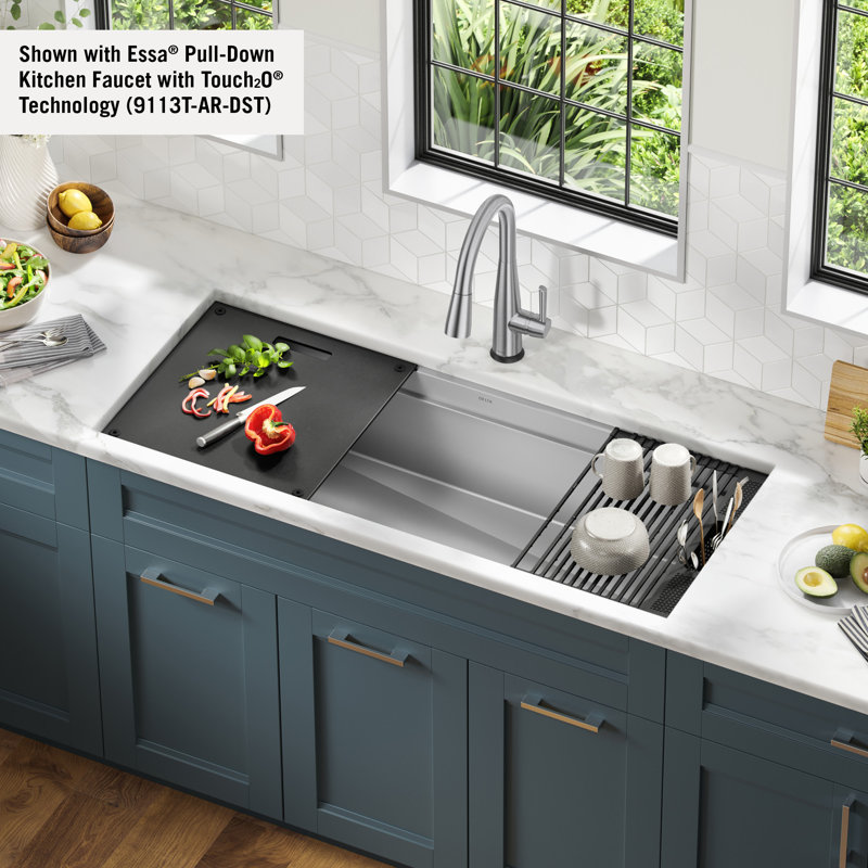 Évier de cuisine à simple cuve en acier inoxydable de calibre 16 avec rebord WorkFlow ™ à 2 niveaux Delta Rivet ™
