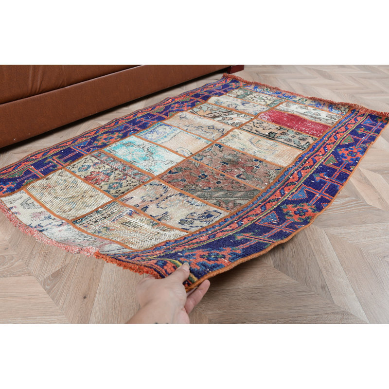 Petit tapis turc en patchwork tissé à la main, idéal pour la chambre à coucher dans un style bohémien Oushak offrant un look antique