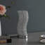 Lampe de table incurvée 12 po Artemis