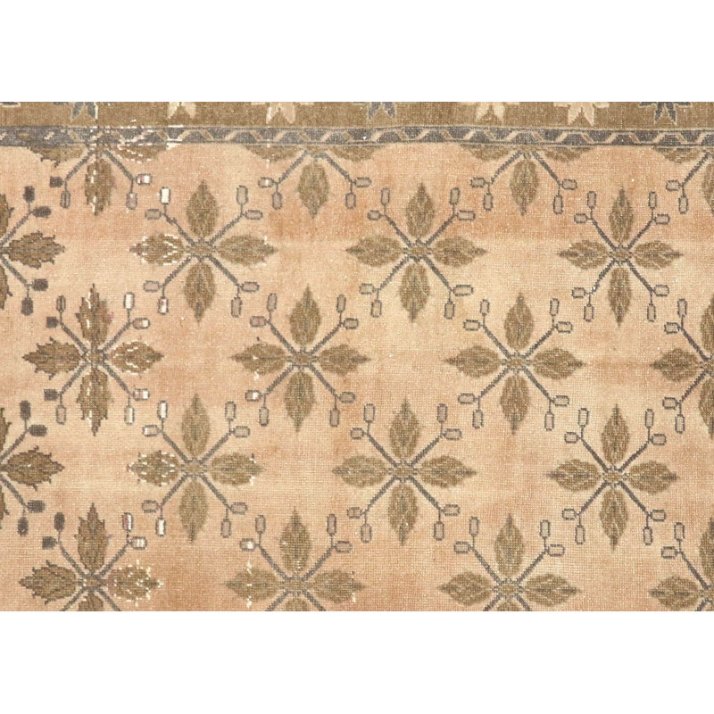 Tapis brun / beige en laine noué à la main de conception unique des années 1960 de 4 pi 10 po x 9 pi
