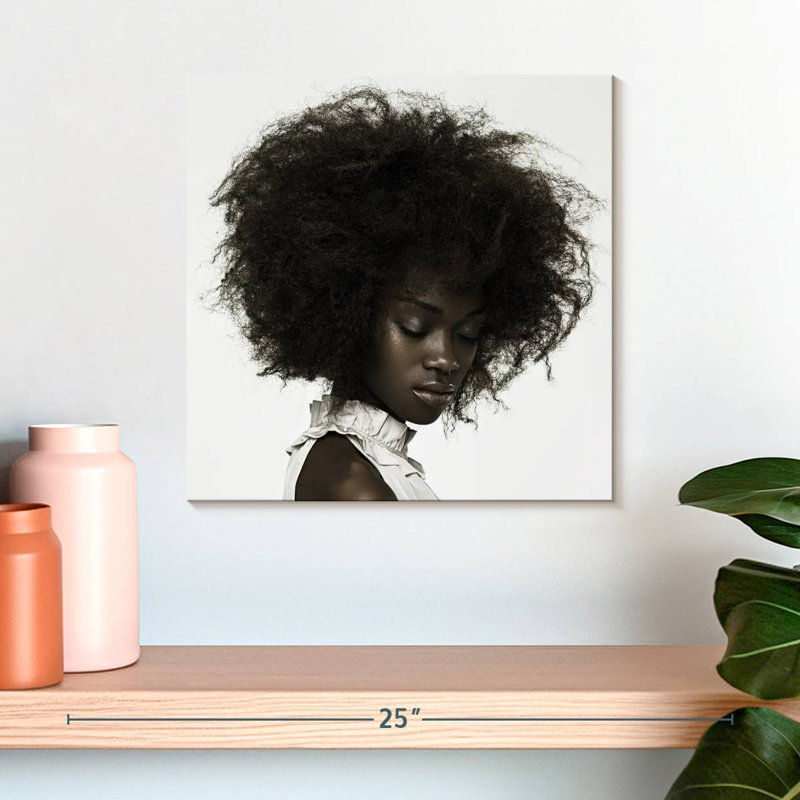 Leisha, femme aux cheveux bouclés, H 16 po x l 16 po