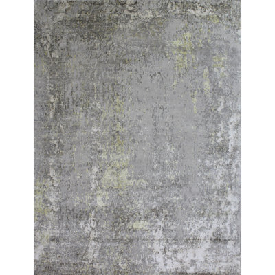 Area Rug in Beige/White/Gray