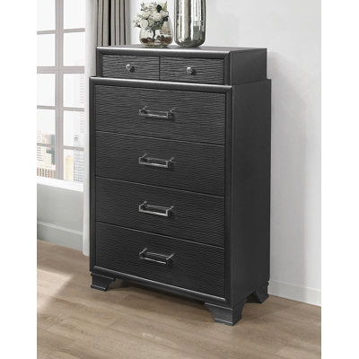 Commode verticale en bois manufacturé avec 7 tiroirs