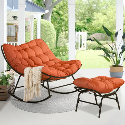 Chaises berçantes d'extérieur avec coussins et repose-pieds