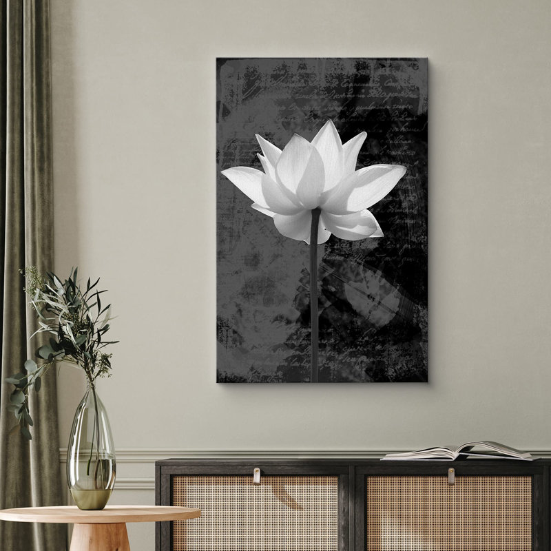 Flower Blossom "Nénuphar noir et blanc et typographie" sur toile, H 48 po x l 32 po