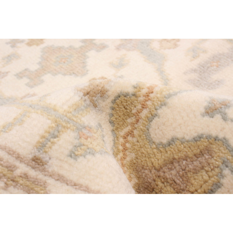 Tapis crème Royal Oushak 2 pi 6 po x 7 pi 10 po