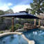 Parasol en porte-à-faux carré en bois de 132 po avec base en tôle d'acier, bleu marine-2068407213