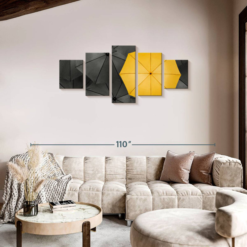 Parasol jaune, H 34 po x l 74 po