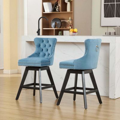 Tabourets de bar pivotants en velours avec décoration capitonnée à boutons et pieds en bois, garniture cloutée chromée, chaises de bar style loisirs, tabourets de bar, ensemble de 2