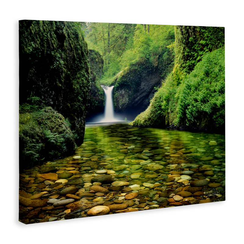 «Punchbowl Falls in Emerald Forest», conception par Dennis Frates, H 24 po x l 30 po