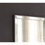 Miroir contemporain à finition platine, rehaussant élégamment l'esthétique de la pièce