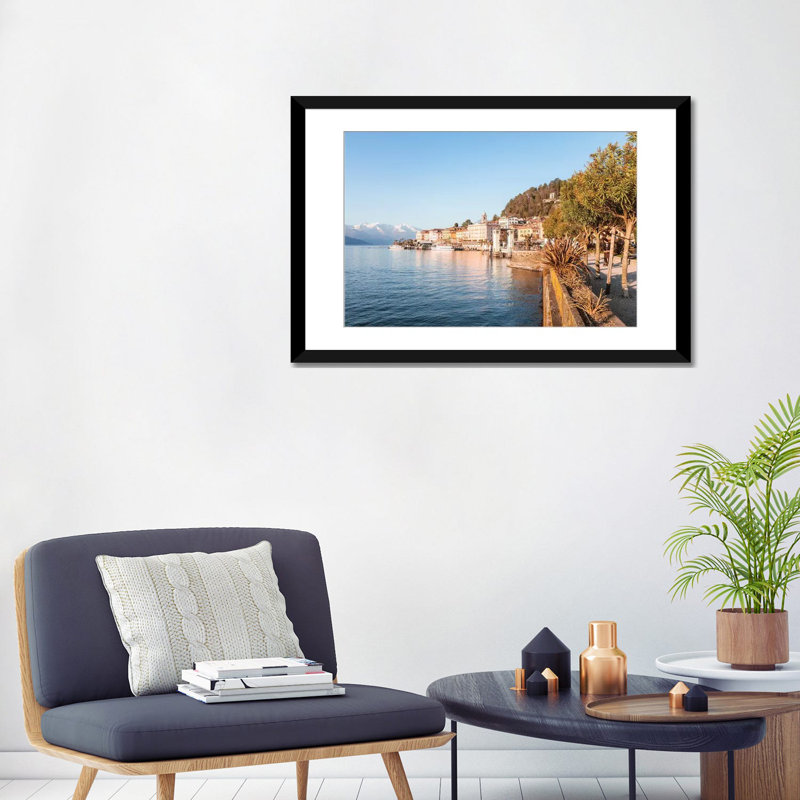 «Bellagio Waterfront, Como Lake, Italy» par Matteo Colombo, impression sur toile tendue, Papier d'art encadré noir, Blanc