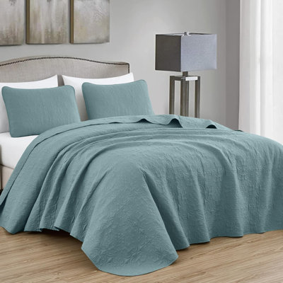 Luca 3-Piece Lightweight Microfiber Oversized Bedspread Set