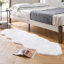 Tapis blanc à poils longs en fausse peau de mouton de performance Lavallée-89001201