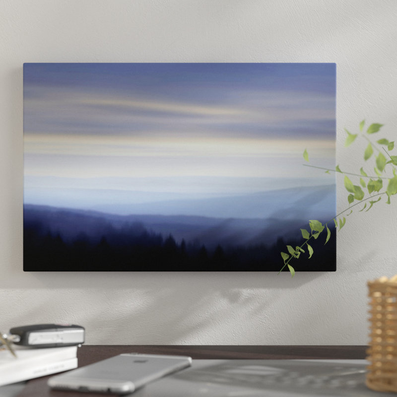 «Panorama I» par Madeline Clark - impression sur toile tendue, H 18 po x l 26 po x P 1,5 po, Toile avec cadre noir, Blanc