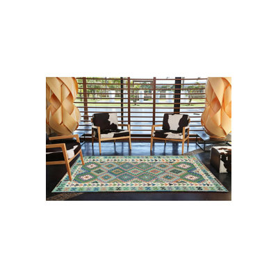 Tapis à motif géométrique multicolore