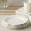 Assiettes à dîner en grès Heritage de 11 pouces - Assiettes élégantes à rebords festonnés avec perles en relief, ensemble de 4 - Assiettes blanc cassé intemporelles pour les dîners, les fêtes et l'utilisation quotidienne