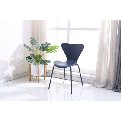 2 Callula Plastick Stackable Dining Chair