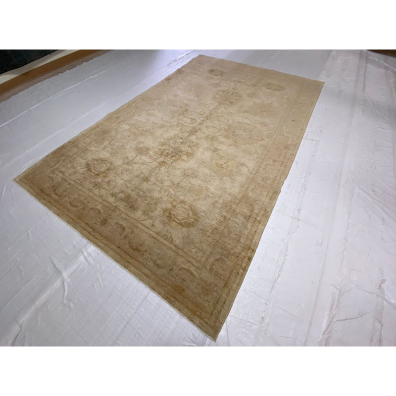Tapis unique Oushak anatolien vieilli noué à la main 6 pi x 9 pi 5 po One-of-a-Kind